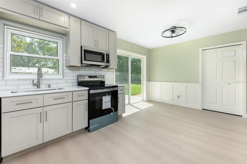 For Rent: $2,300 (3 beds, 2 baths, 1316 Square Feet)