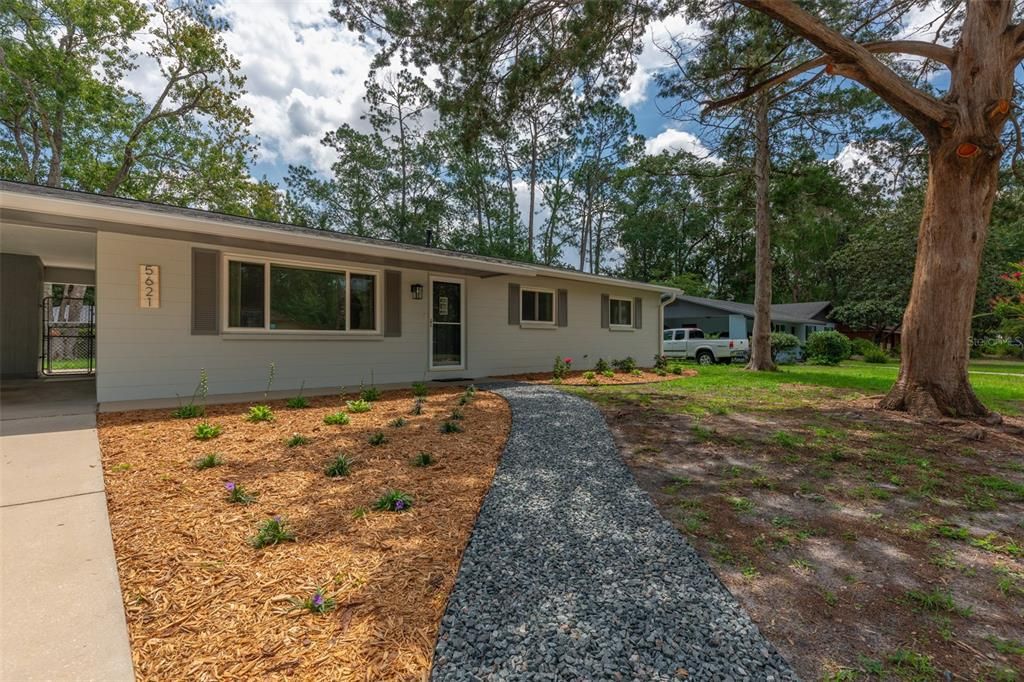 For Rent: $2,300 (3 beds, 2 baths, 1316 Square Feet)