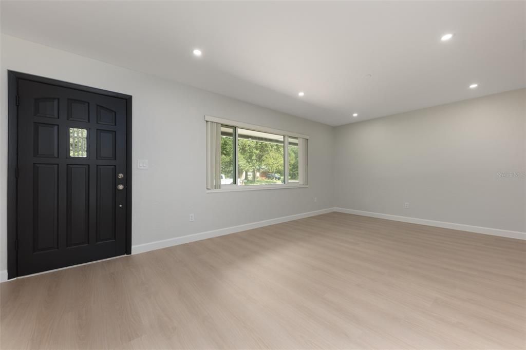 For Rent: $2,300 (3 beds, 2 baths, 1316 Square Feet)
