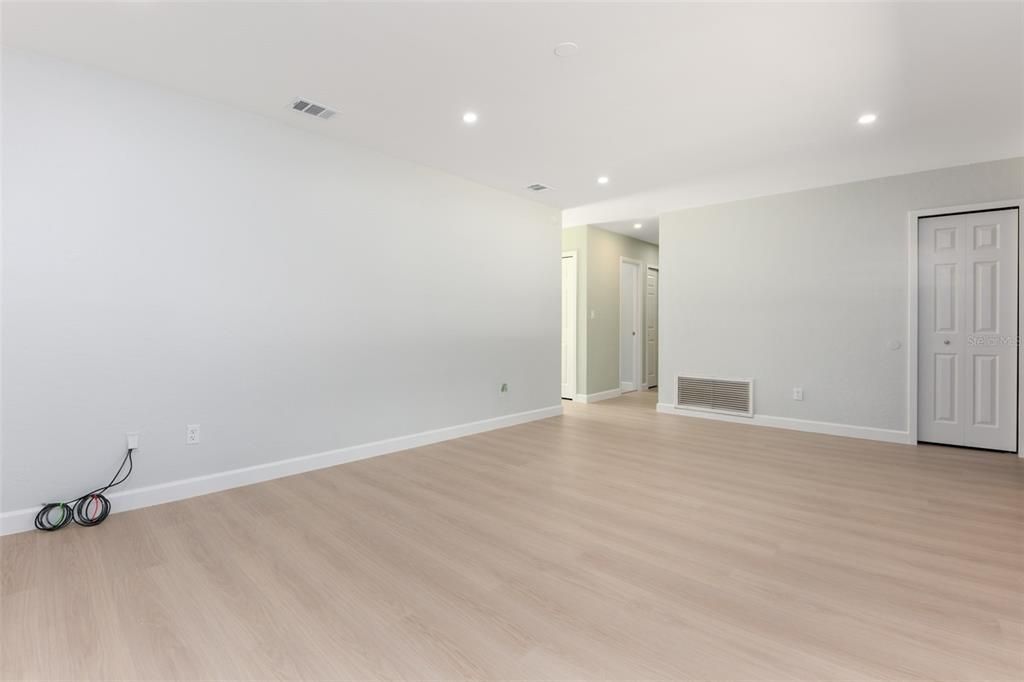 For Rent: $2,300 (3 beds, 2 baths, 1316 Square Feet)