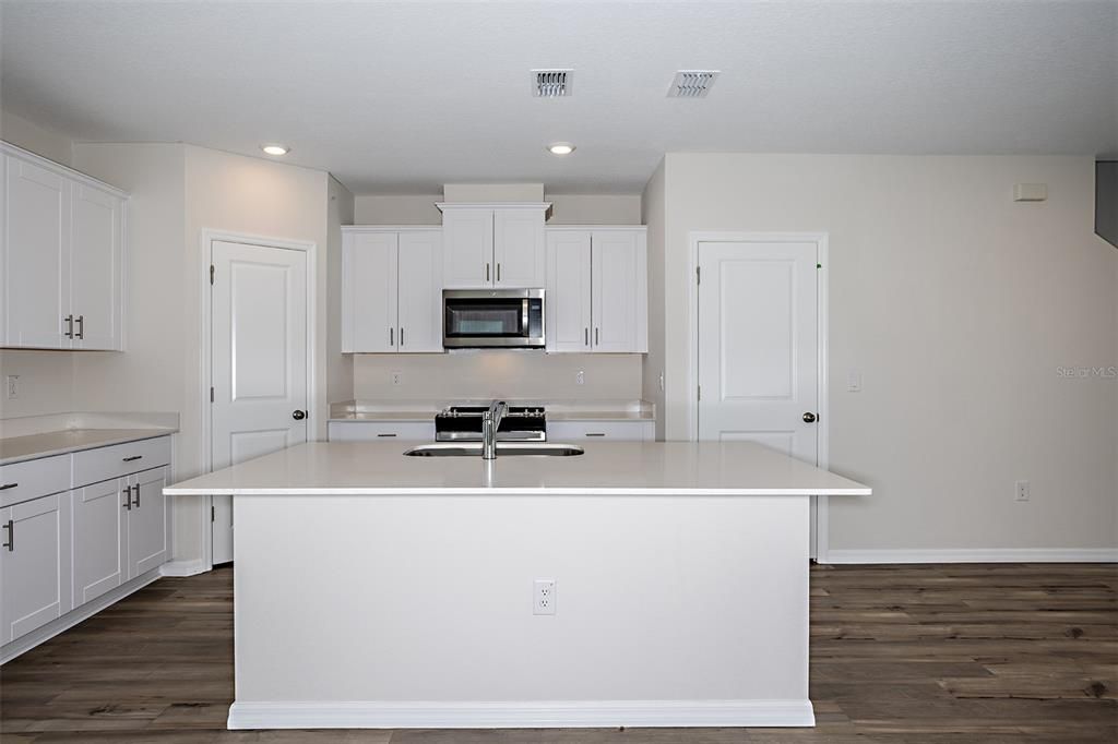 En Venta: $349,990 (4 camas, 3 baños, 1691 Pies cuadrados)