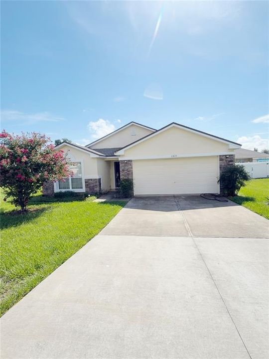 For Rent: $2,250 (3 beds, 2 baths, 1779 Square Feet)
