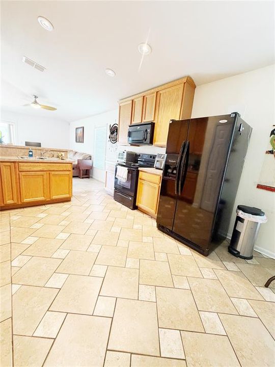 For Rent: $2,250 (3 beds, 2 baths, 1779 Square Feet)
