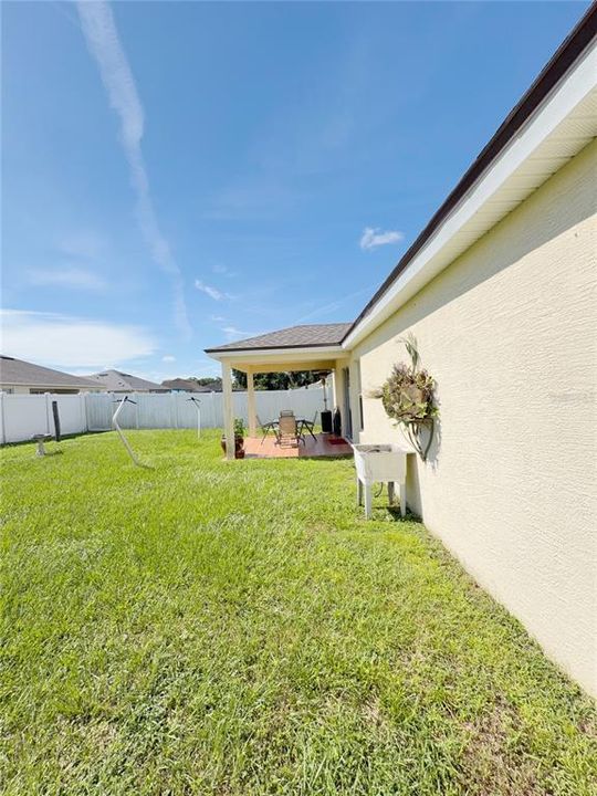 For Rent: $2,250 (3 beds, 2 baths, 1779 Square Feet)