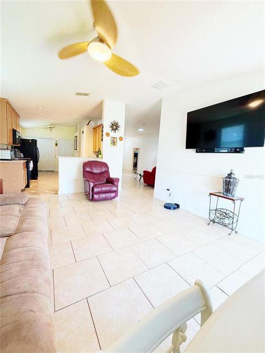 For Rent: $2,250 (3 beds, 2 baths, 1779 Square Feet)