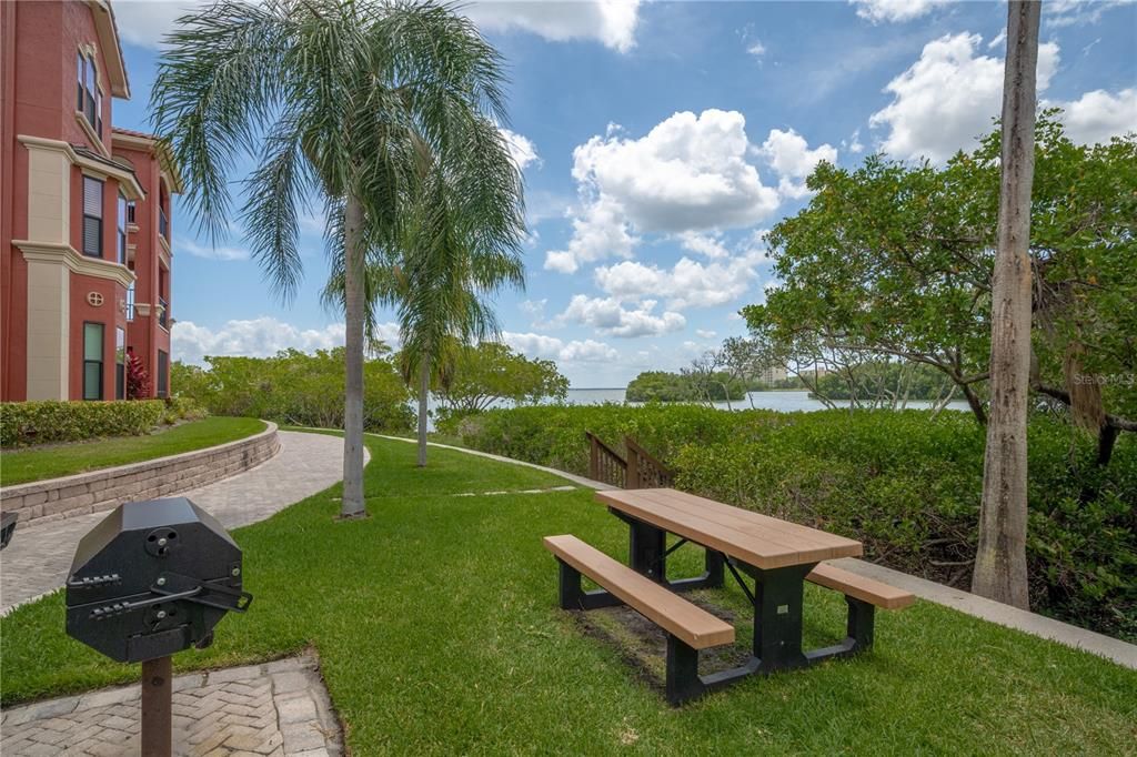 For Rent: $2,600 (2 beds, 2 baths, 1350 Square Feet)