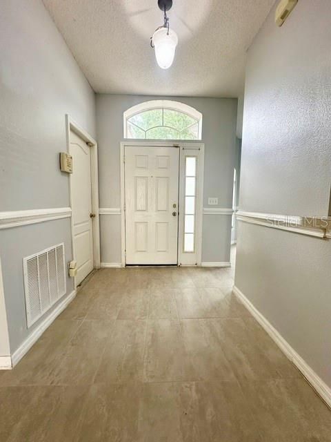 For Rent: $2,100 (3 beds, 2 baths, 1299 Square Feet)