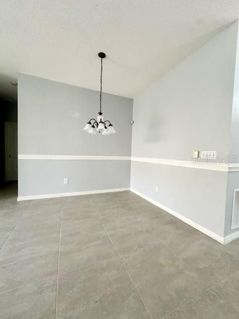 For Rent: $2,100 (3 beds, 2 baths, 1299 Square Feet)