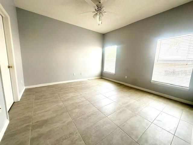 For Rent: $2,100 (3 beds, 2 baths, 1299 Square Feet)
