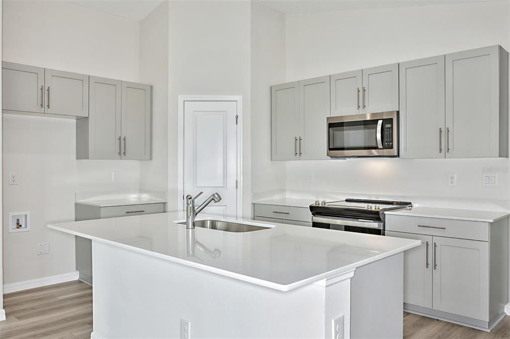 Activo con contrato: $355,990 (3 camas, 2 baños, 1615 Pies cuadrados)