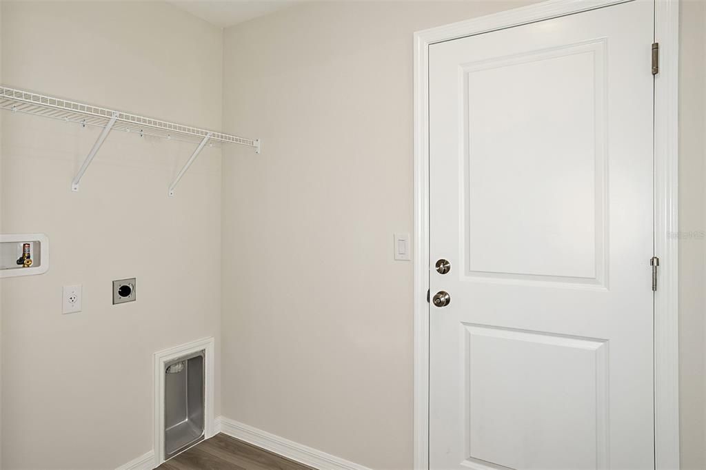Activo con contrato: $355,990 (3 camas, 2 baños, 1615 Pies cuadrados)