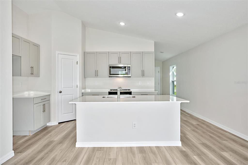 Activo con contrato: $355,990 (3 camas, 2 baños, 1615 Pies cuadrados)
