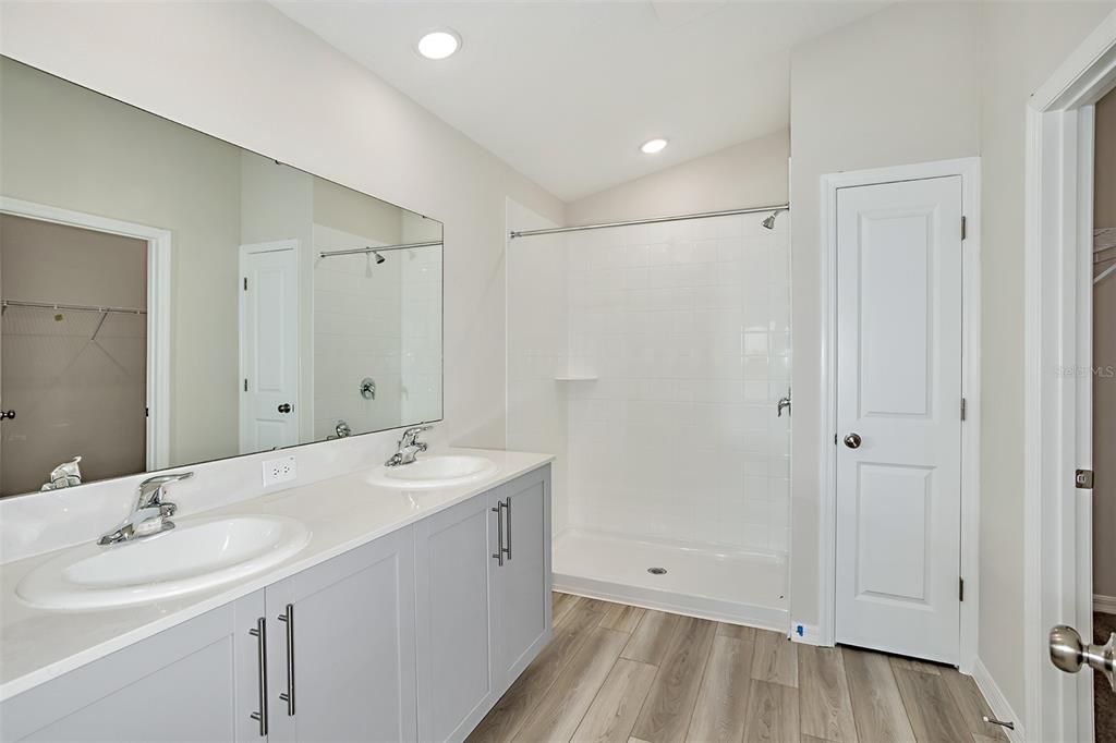 Activo con contrato: $355,990 (3 camas, 2 baños, 1615 Pies cuadrados)