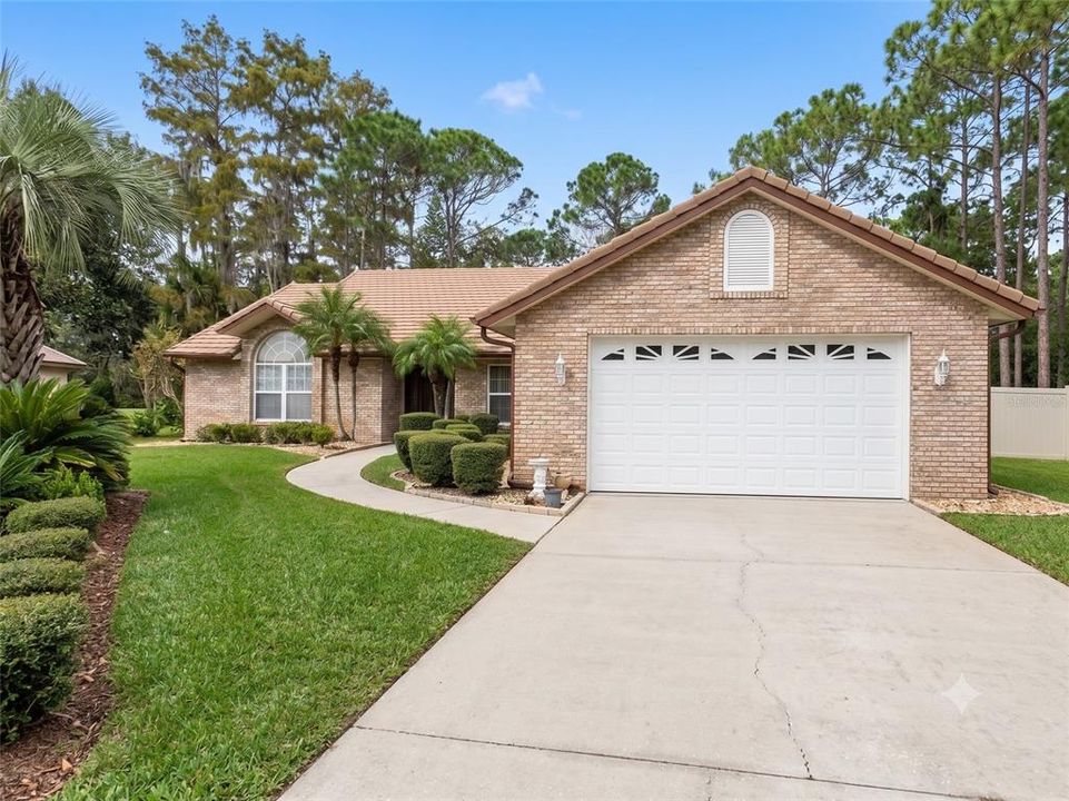 For Sale: $360,000 (3 beds, 2 baths, 2568 Square Feet)