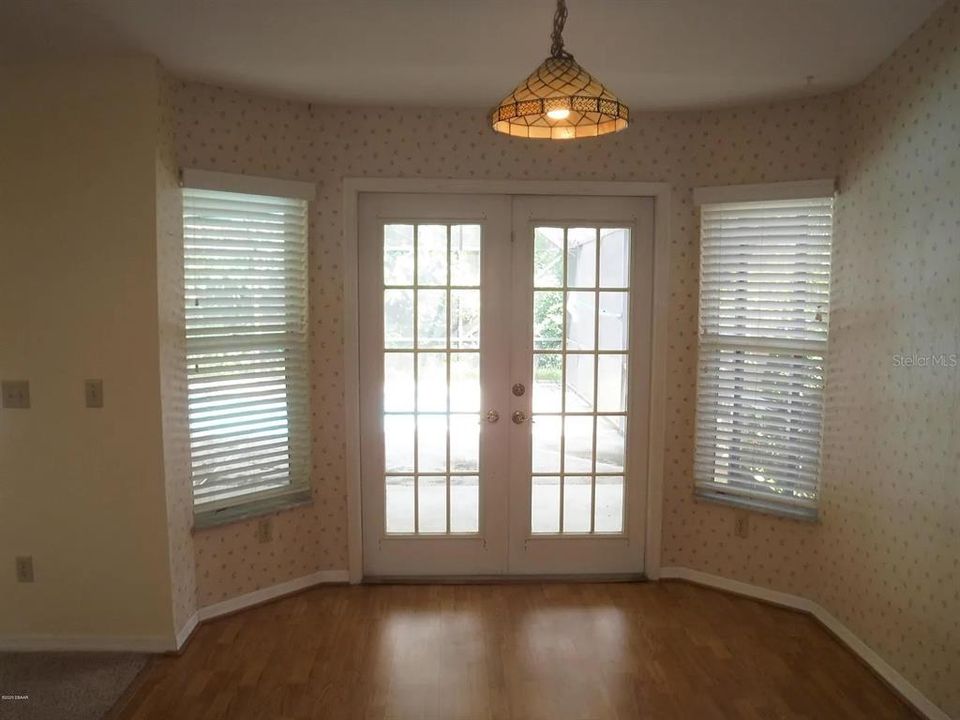 For Sale: $360,000 (3 beds, 2 baths, 2568 Square Feet)
