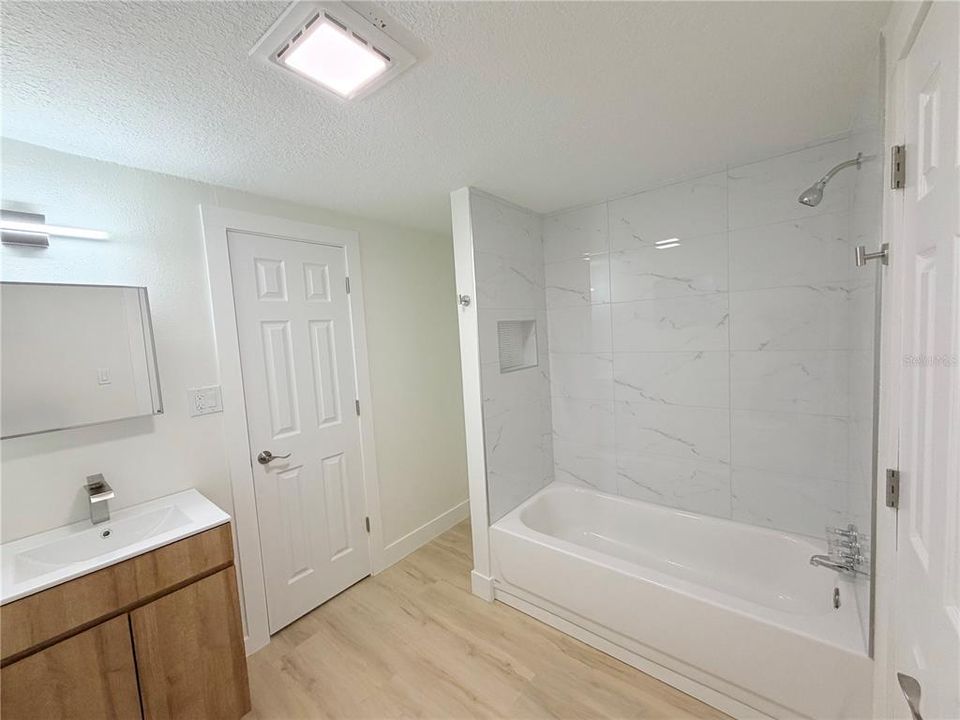 На продажу: $534,999 (5 спален, 2 ванн, 1717 Квадратных фут)