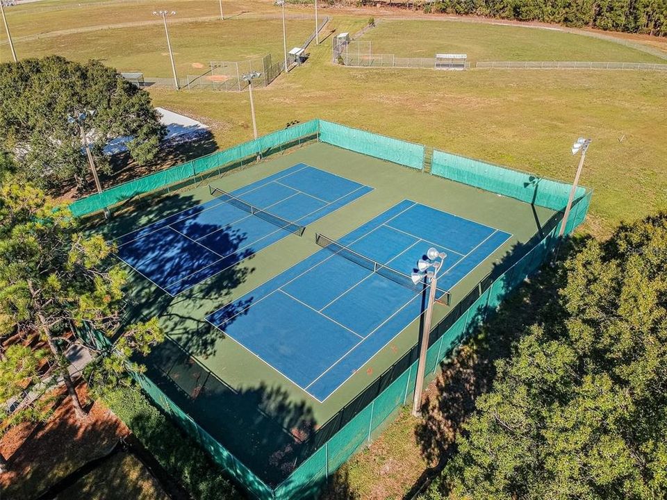 На продажу: $499,999 (5 спален, 2 ванн, 2516 Квадратных фут)