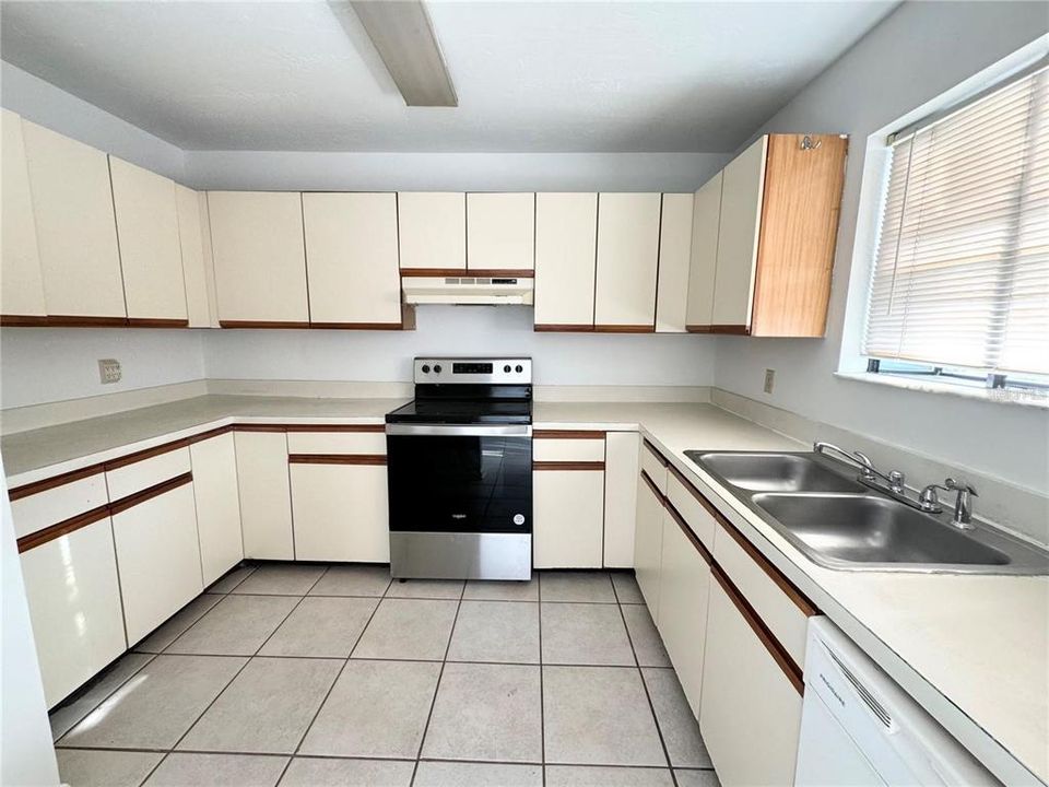 For Rent: $1,495 (2 beds, 2 baths, 1133 Square Feet)