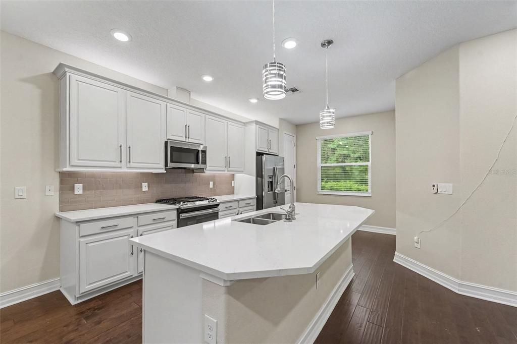 For Sale: $339,900 (3 beds, 2 baths, 1827 Square Feet)