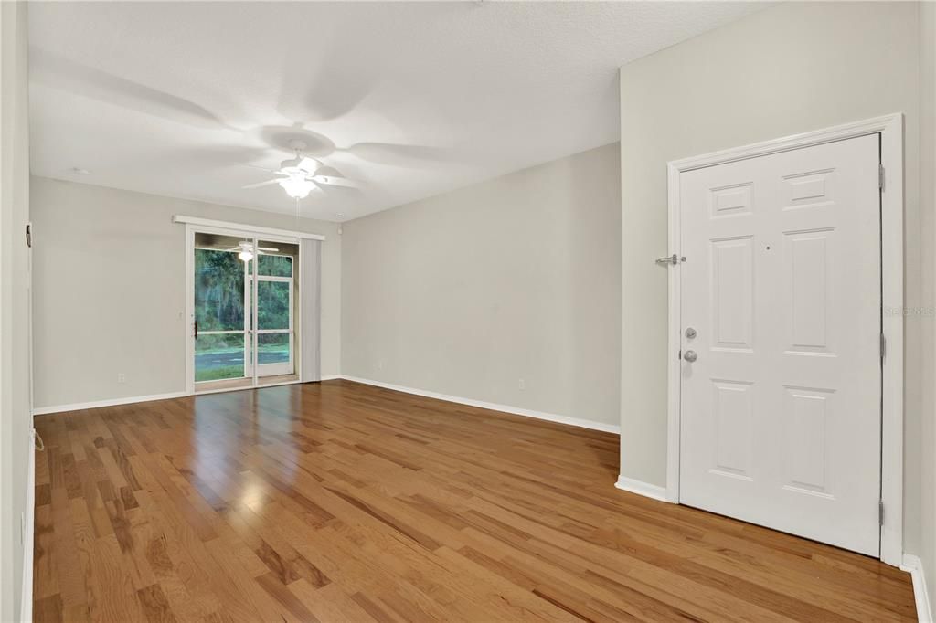 For Sale: $309,000 (2 beds, 2 baths, 1360 Square Feet)