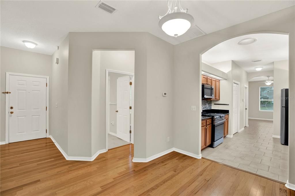 For Sale: $309,000 (2 beds, 2 baths, 1360 Square Feet)