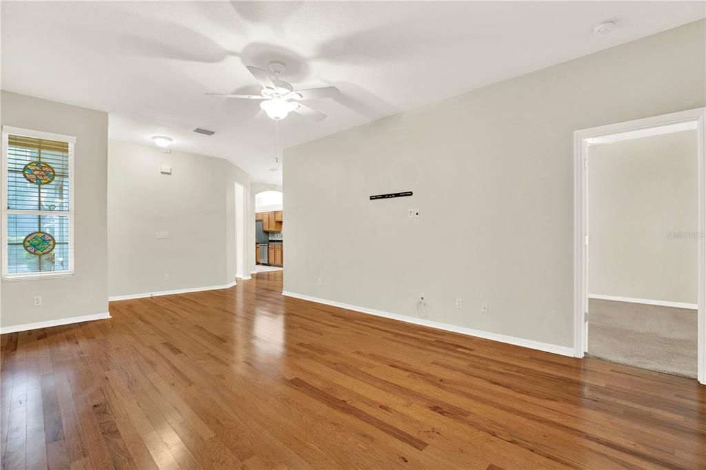 For Sale: $309,000 (2 beds, 2 baths, 1360 Square Feet)