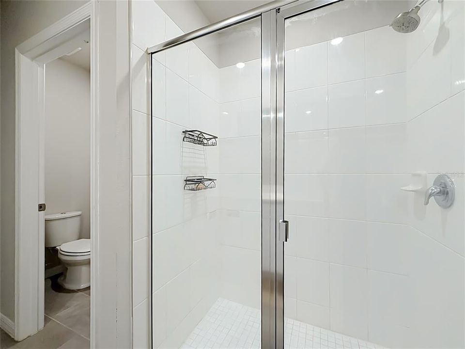 En Venta: $325,000 (4 camas, 2 baños, 2200 Pies cuadrados)