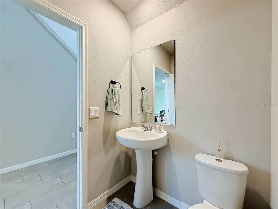 En Venta: $325,000 (4 camas, 2 baños, 2200 Pies cuadrados)