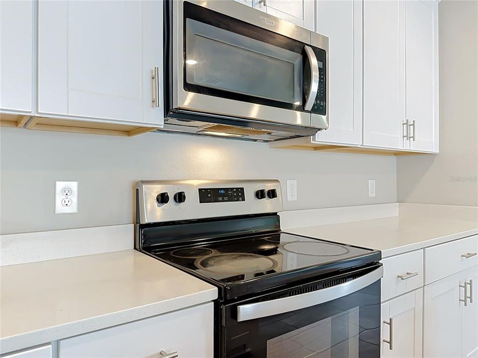 En Venta: $325,000 (4 camas, 2 baños, 2200 Pies cuadrados)