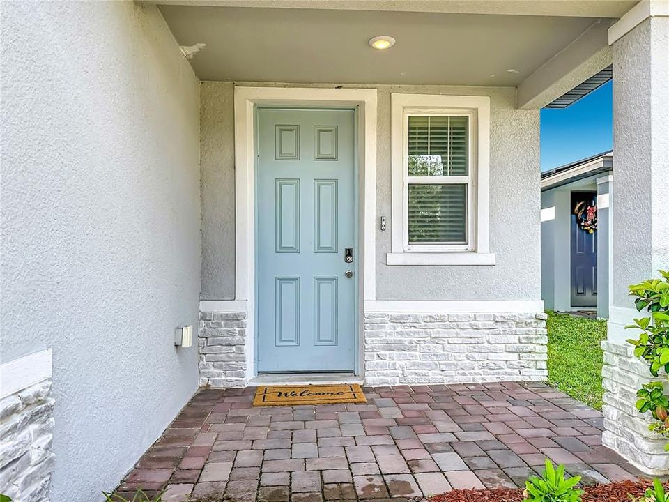 En Venta: $325,000 (4 camas, 2 baños, 2200 Pies cuadrados)