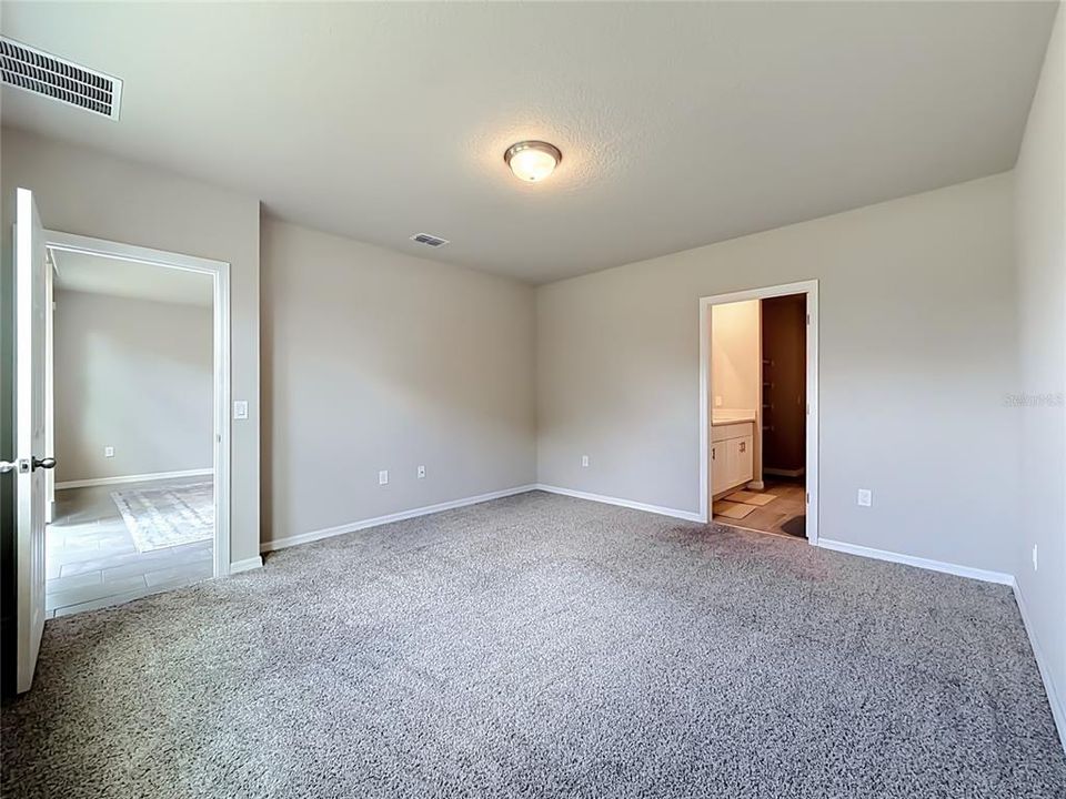 En Venta: $325,000 (4 camas, 2 baños, 2200 Pies cuadrados)