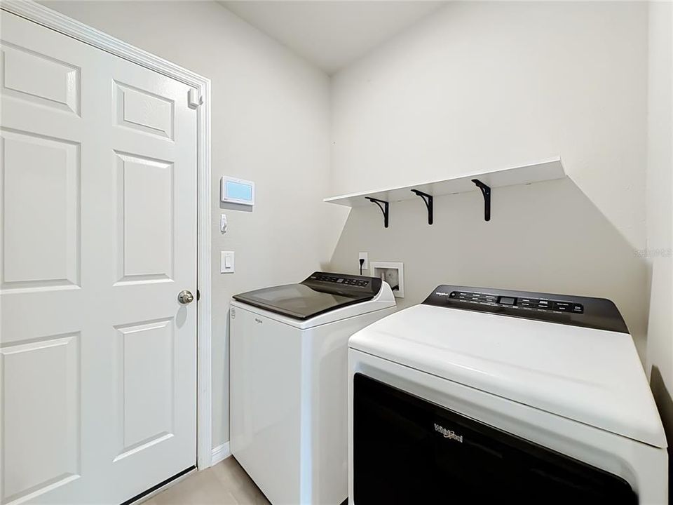 En Venta: $325,000 (4 camas, 2 baños, 2200 Pies cuadrados)