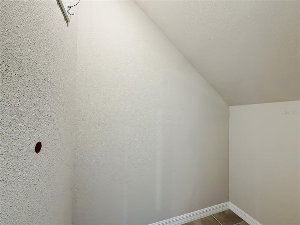 En Venta: $325,000 (4 camas, 2 baños, 2200 Pies cuadrados)