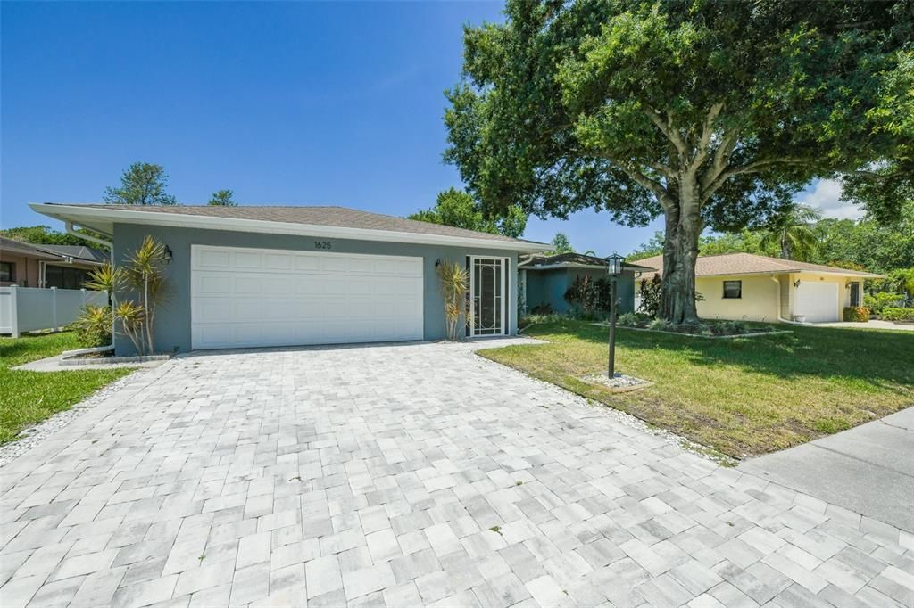 For Rent: $2,650 (3 beds, 2 baths, 2270 Square Feet)