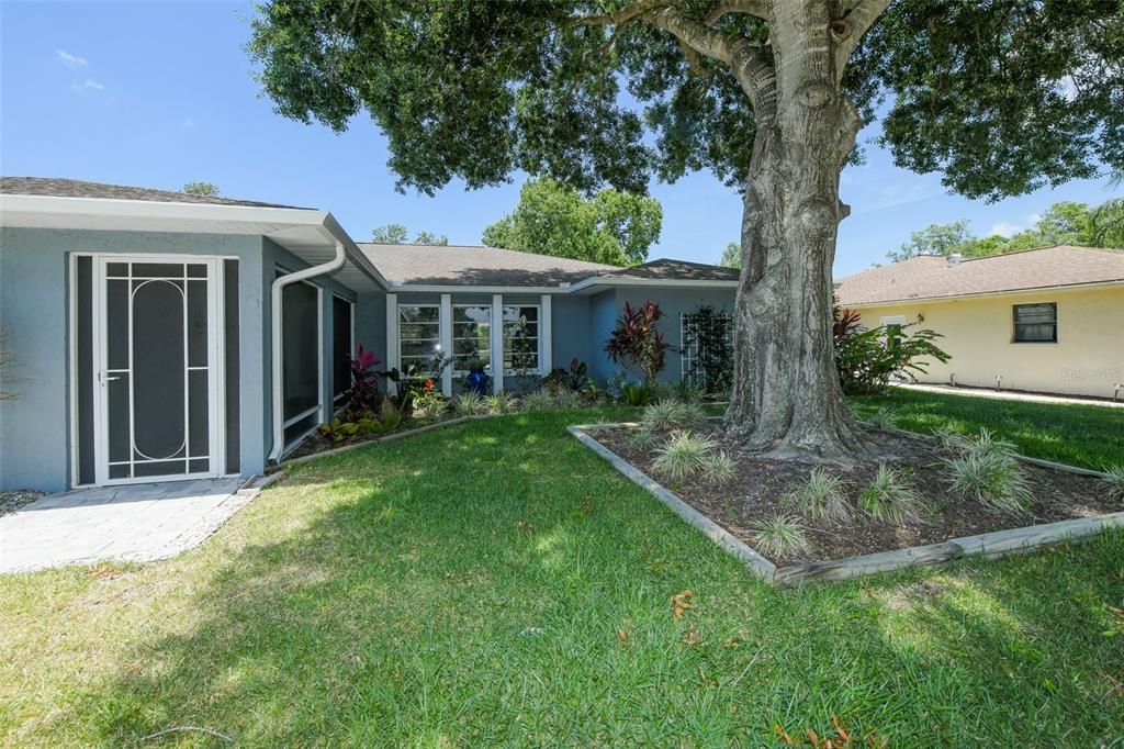 For Rent: $2,650 (3 beds, 2 baths, 2270 Square Feet)