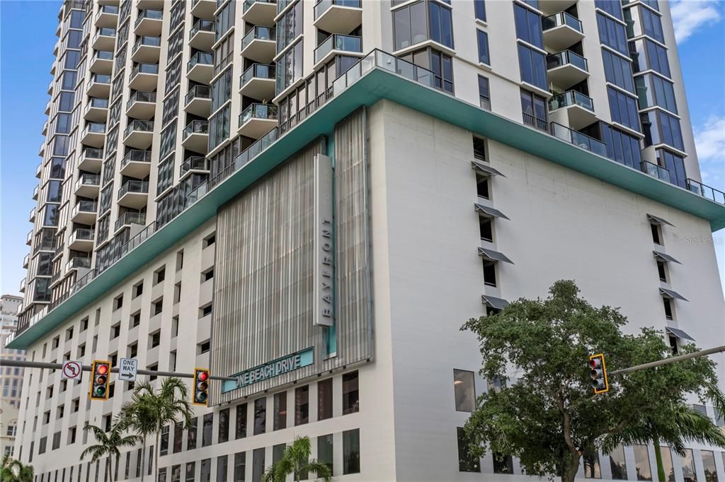 For Rent: $3,250 (1 beds, 1 baths, 1350 Square Feet)
