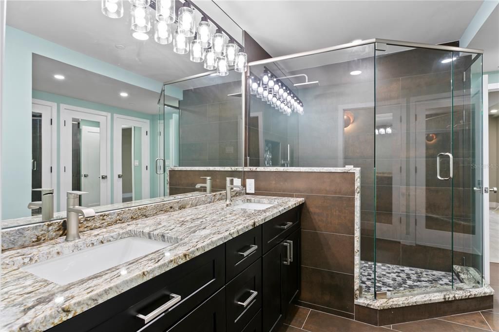 For Rent: $3,250 (1 beds, 1 baths, 1350 Square Feet)