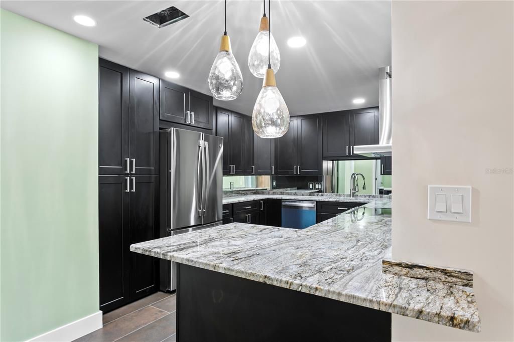 For Rent: $3,250 (1 beds, 1 baths, 1350 Square Feet)
