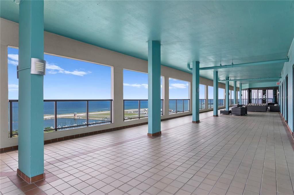 For Rent: $3,250 (1 beds, 1 baths, 1350 Square Feet)