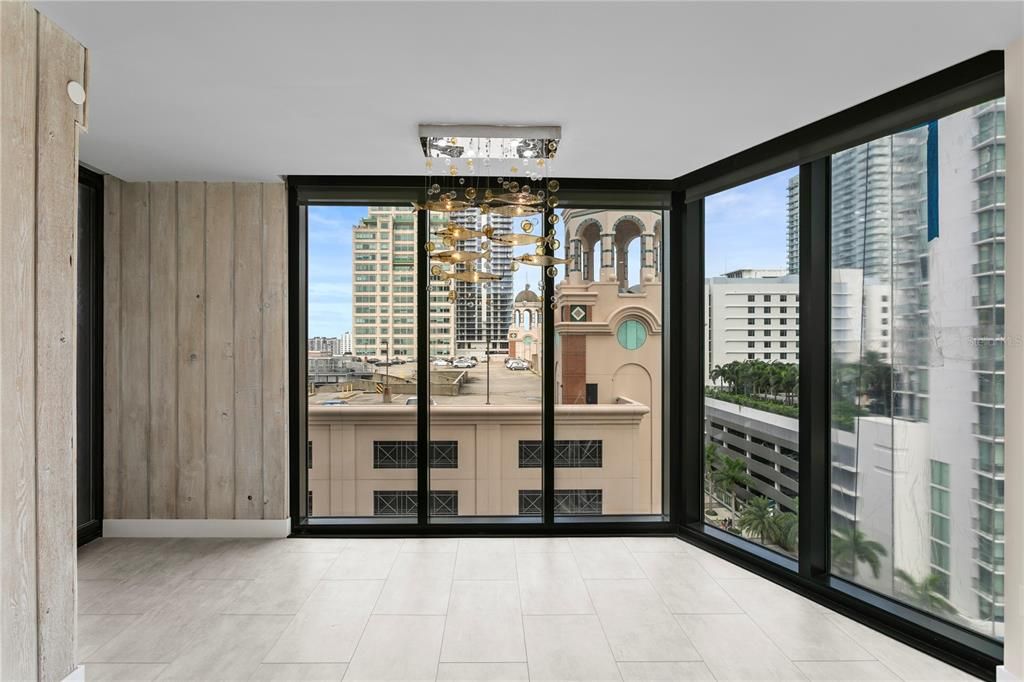 For Rent: $3,250 (1 beds, 1 baths, 1350 Square Feet)