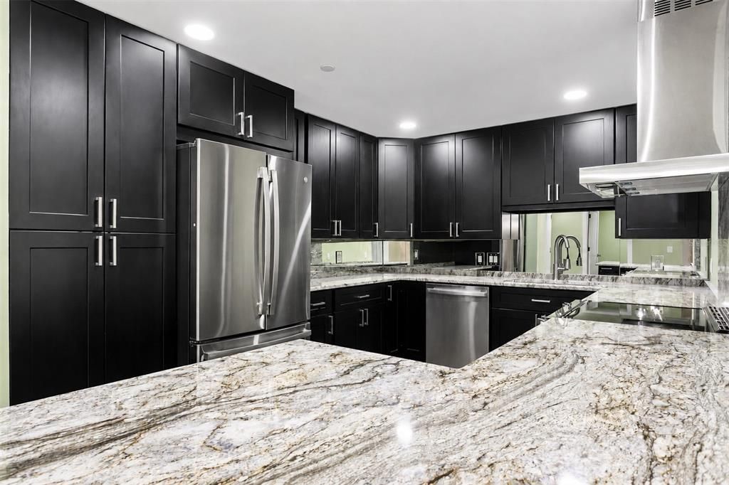 For Rent: $3,250 (1 beds, 1 baths, 1350 Square Feet)