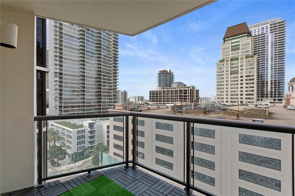 For Rent: $3,250 (1 beds, 1 baths, 1350 Square Feet)