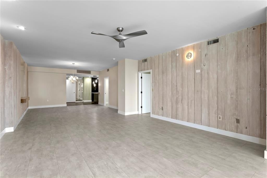 For Rent: $3,250 (1 beds, 1 baths, 1350 Square Feet)