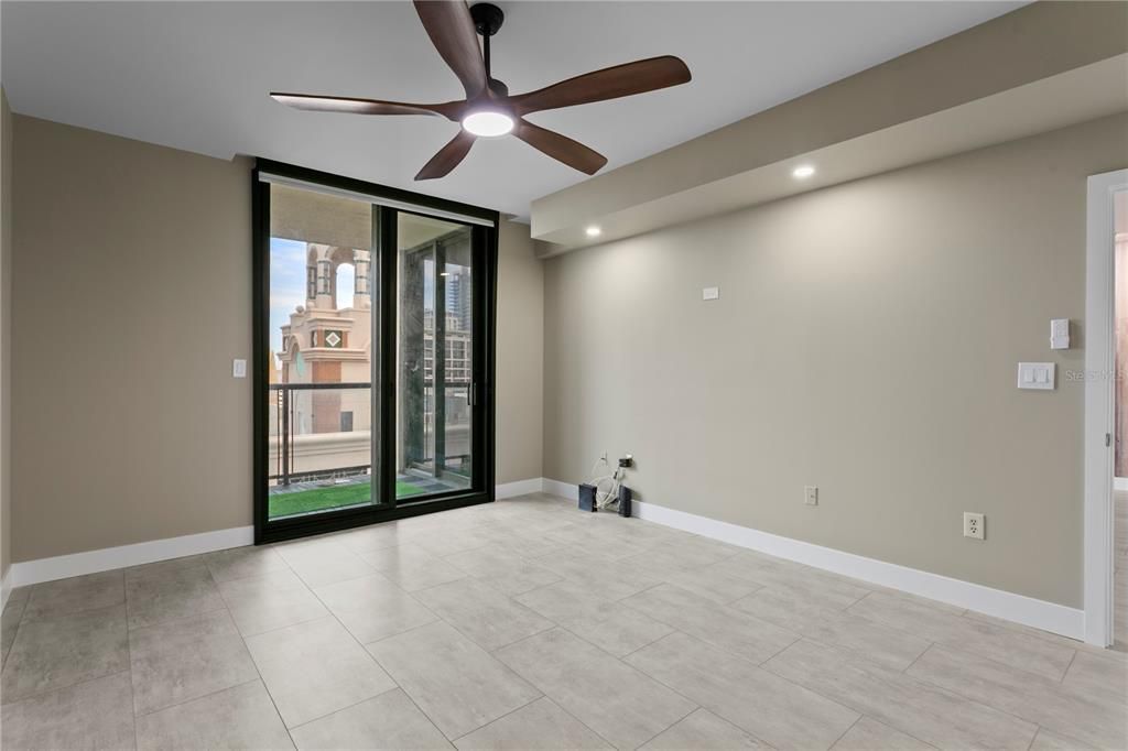 For Rent: $3,250 (1 beds, 1 baths, 1350 Square Feet)