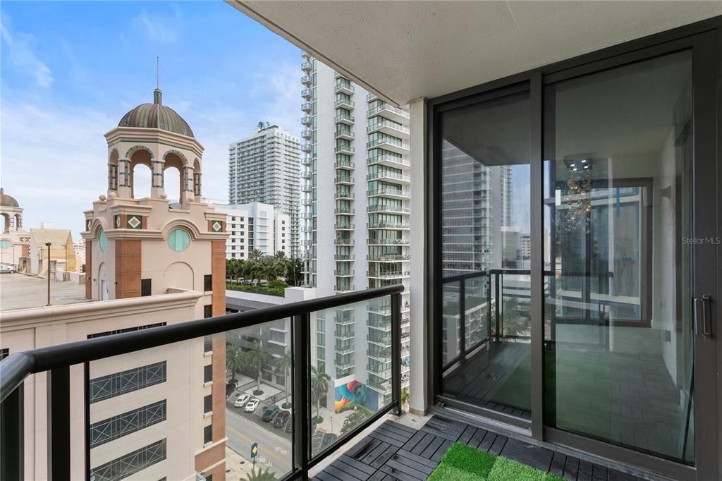 For Rent: $3,250 (1 beds, 1 baths, 1350 Square Feet)