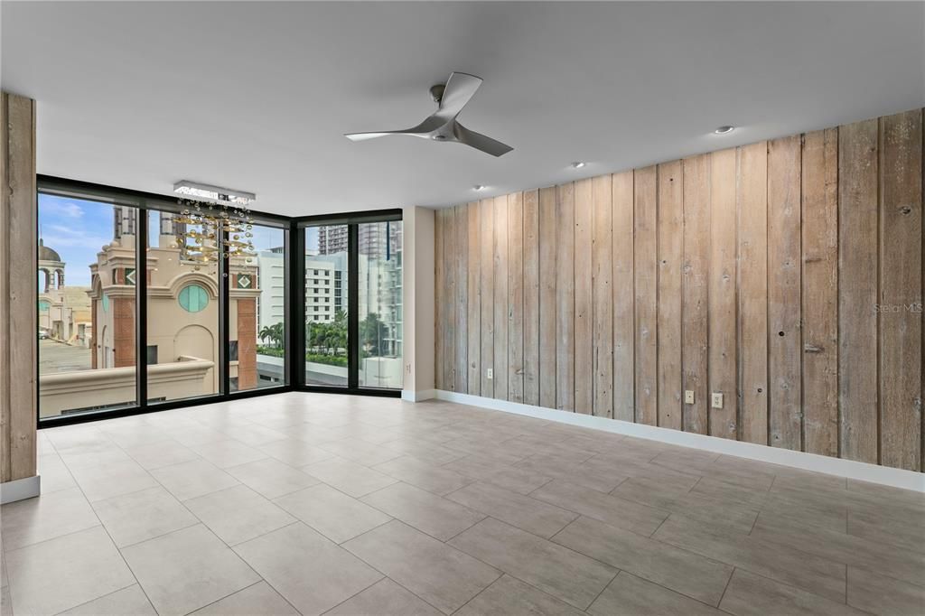 For Rent: $3,250 (1 beds, 1 baths, 1350 Square Feet)