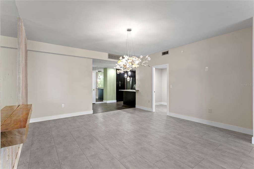 For Rent: $3,250 (1 beds, 1 baths, 1350 Square Feet)