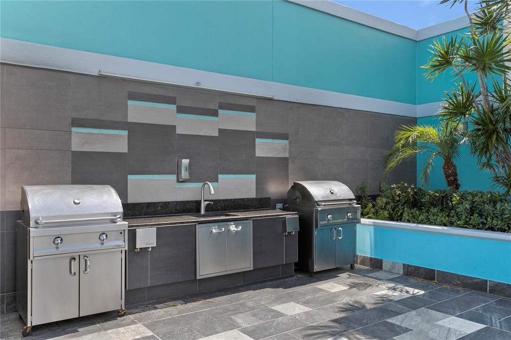 For Rent: $3,250 (1 beds, 1 baths, 1350 Square Feet)