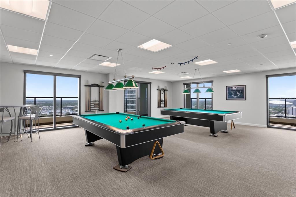 For Rent: $3,250 (1 beds, 1 baths, 1350 Square Feet)