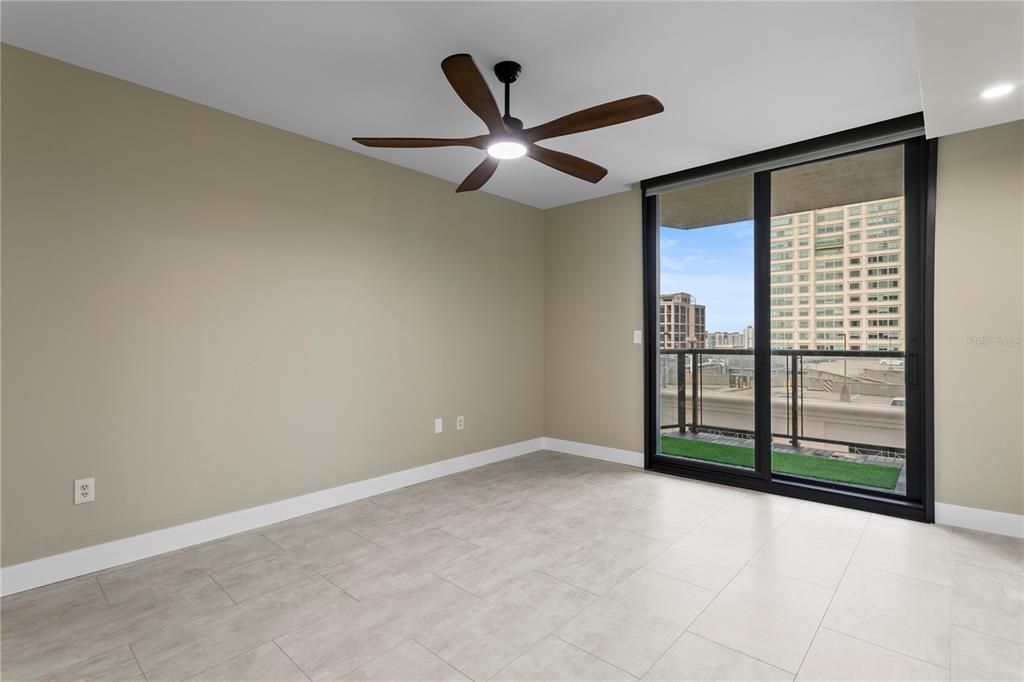 For Rent: $3,250 (1 beds, 1 baths, 1350 Square Feet)